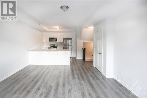 643 Makwa Private, Ottawa, ON - Indoor Photo Showing Kitchen