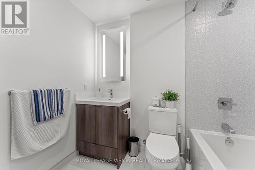 1202 - 30 Inn On The Park Drive, Toronto, ON - Indoor Photo Showing Bathroom