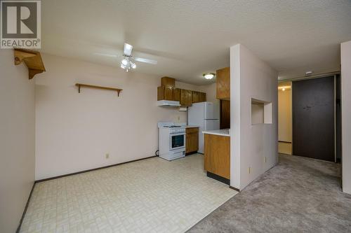 210 392 Killoren Crescent, Prince George, BC - Indoor Photo Showing Kitchen