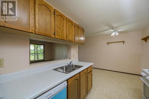 210 392 Killoren Crescent, Prince George, BC - Indoor Photo Showing Kitchen