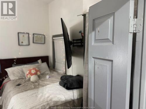 397 Louis Avenue, Windsor, ON - Indoor Photo Showing Bedroom