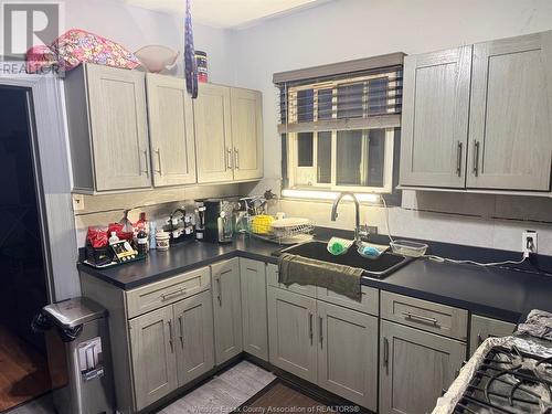 397 Louis Avenue, Windsor, ON - Indoor Photo Showing Kitchen