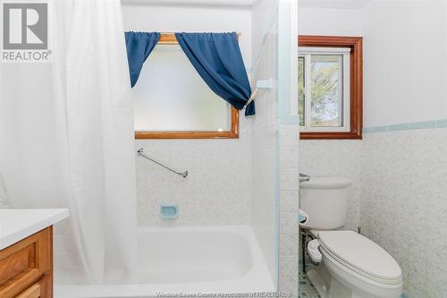 1026 Watson Avenue, Windsor, ON - Indoor Photo Showing Bathroom