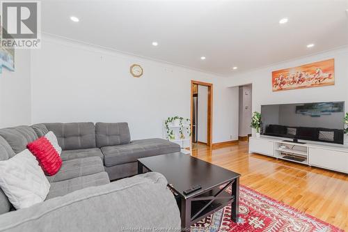 1026 Watson Avenue, Windsor, ON - Indoor Photo Showing Living Room