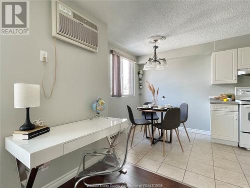 3936 Wyandotte Unit# 304, Windsor, ON - Indoor Photo Showing Kitchen