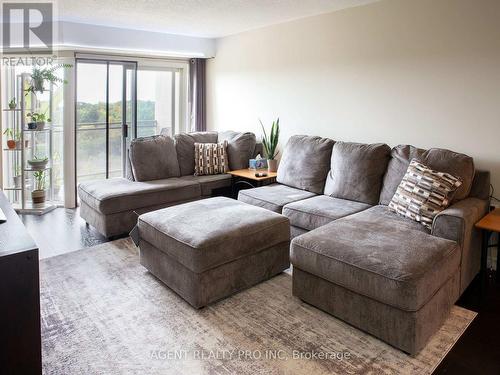 1107 - 860 Commissioners Street E, London, ON - Indoor Photo Showing Living Room