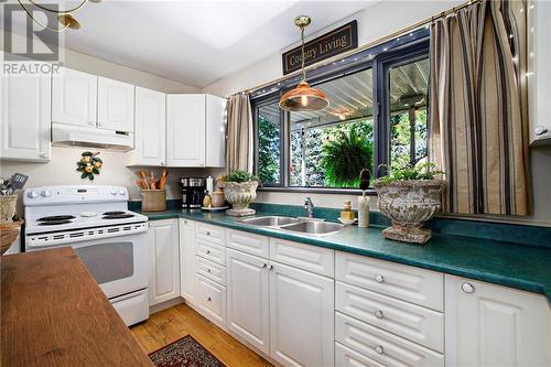 81 Old Kingston Road, Rideau Lakes, ON - Indoor Photo Showing Kitchen With Double Sink