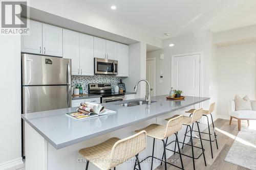 2655 Jackpine Crossing, Pickering, ON - Indoor Photo Showing Kitchen With Double Sink With Upgraded Kitchen