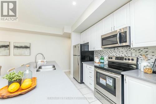 2655 Jackpine Crossing, Pickering, ON - Indoor Photo Showing Kitchen With Double Sink