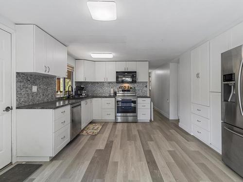 9653 Tranquille Criss Creek Rd, Kamloops, BC - Indoor Photo Showing Kitchen With Stainless Steel Kitchen With Upgraded Kitchen