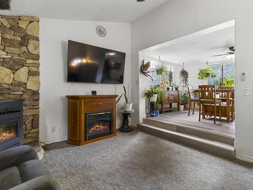 9653 Tranquille Criss Creek Rd, Kamloops, BC - Indoor Photo Showing Living Room With Fireplace