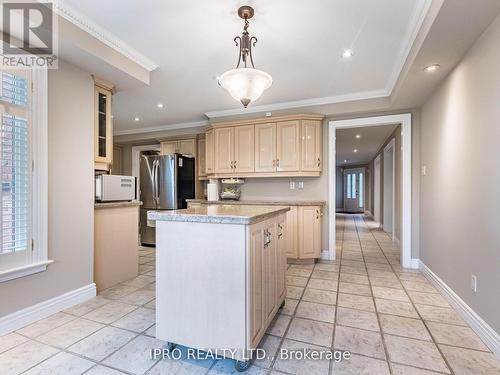 577 Yorkminster Crescent, Mississauga, ON - Indoor Photo Showing Kitchen