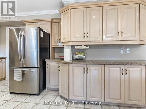 577 Yorkminster Crescent, Mississauga, ON - Indoor Photo Showing Kitchen