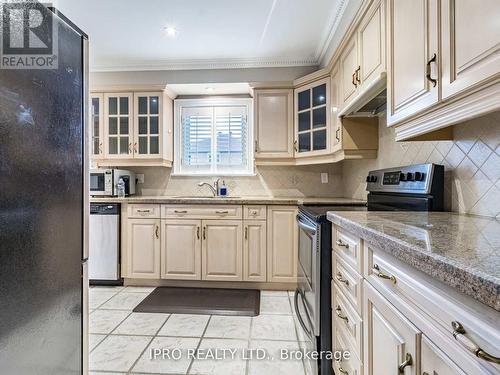 577 Yorkminster Crescent, Mississauga, ON - Indoor Photo Showing Kitchen