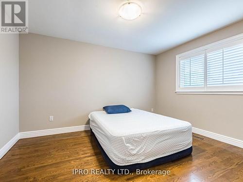 577 Yorkminster Crescent, Mississauga, ON - Indoor Photo Showing Bedroom