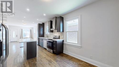 86 Bloor Street W, Oshawa, ON - Indoor Photo Showing Kitchen With Upgraded Kitchen