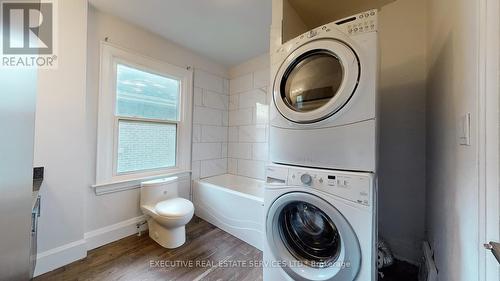 86 Bloor Street W, Oshawa, ON - Indoor Photo Showing Laundry Room