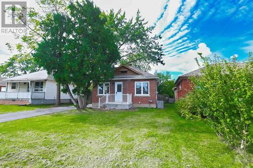 7031 Dorchester Road, Niagara Falls, ON - Outdoor