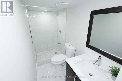 7031 Dorchester Road, Niagara Falls, ON - Indoor Photo Showing Bathroom