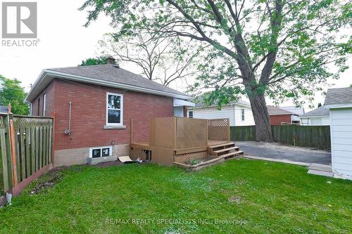 7031 Dorchester Road, Niagara Falls, ON - Indoor Photo Showing Bathroom