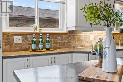 296 Harmony Road N, Oshawa (Eastdale), ON - Indoor Photo Showing Kitchen