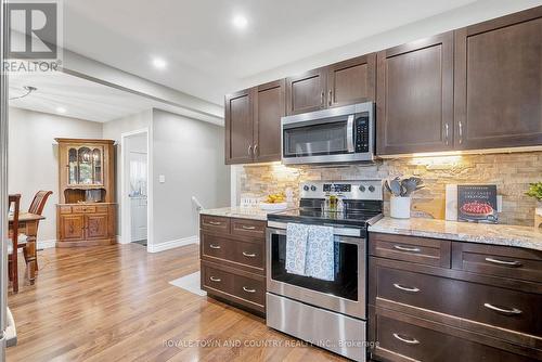 7 Donelda Court, Scugog (Blackstock), ON - Indoor Photo Showing Kitchen With Upgraded Kitchen