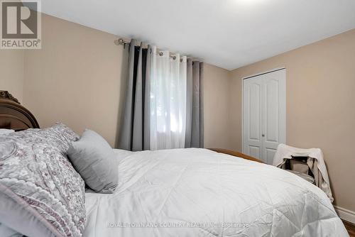 7 Donelda Court, Scugog (Blackstock), ON - Indoor Photo Showing Bedroom