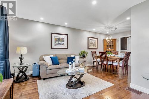 7 Donelda Court, Scugog (Blackstock), ON - Indoor Photo Showing Living Room