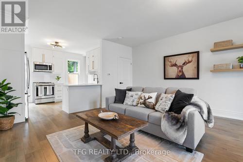 146 Nassau Street, Oshawa (Vanier), ON - Indoor Photo Showing Living Room