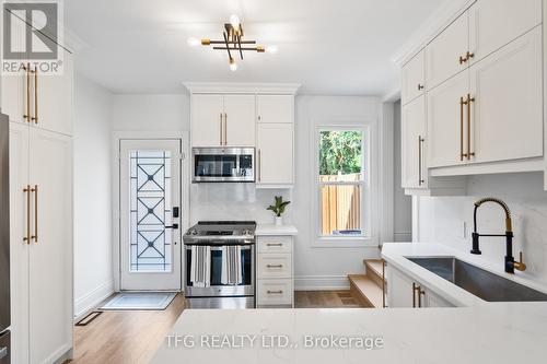 146 Nassau Street, Oshawa (Vanier), ON - Indoor Photo Showing Kitchen With Upgraded Kitchen