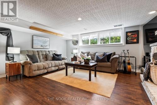 3324 Concession 3 Road, Clarington, ON - Indoor Photo Showing Living Room