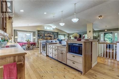 38 Sprucedale Drive, Kincardine, ON - Indoor Photo Showing Kitchen