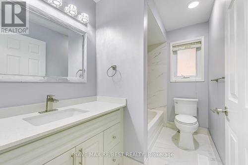 7230 Black Walnut Trail W, Mississauga, ON - Indoor Photo Showing Bathroom