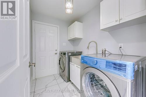 7230 Black Walnut Trail W, Mississauga, ON - Indoor Photo Showing Laundry Room