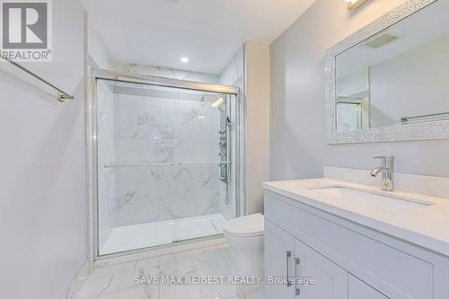 7230 Black Walnut Trail W, Mississauga, ON - Indoor Photo Showing Bathroom