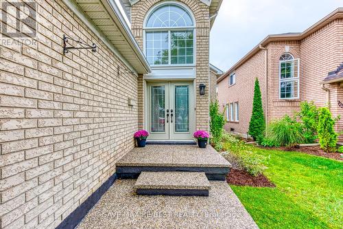 7230 Black Walnut Trail W, Mississauga, ON - Outdoor