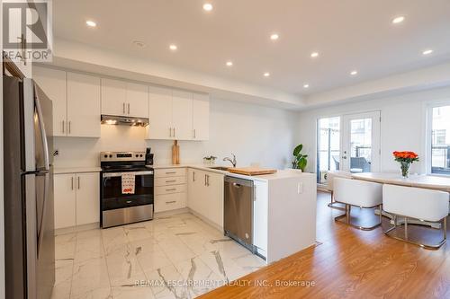 4 Springdale Avenue, Caledon, ON - Indoor Photo Showing Kitchen With Upgraded Kitchen