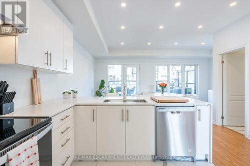 4 Springdale Avenue, Caledon, ON - Indoor Photo Showing Kitchen