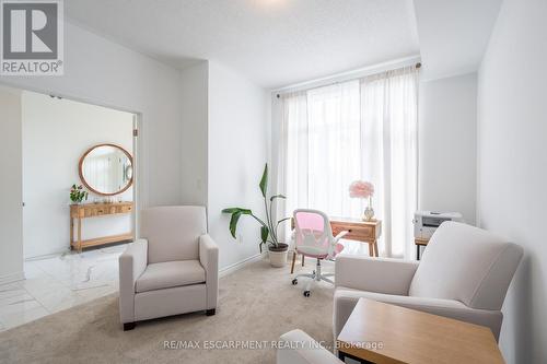 4 Springdale Avenue, Caledon, ON - Indoor Photo Showing Living Room