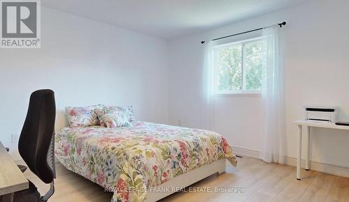 21 Crompton Drive, Barrie (Little Lake), ON - Indoor Photo Showing Bedroom