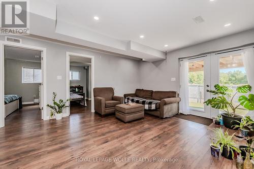 51 Newcastle Court, Kitchener, ON - Indoor Photo Showing Living Room