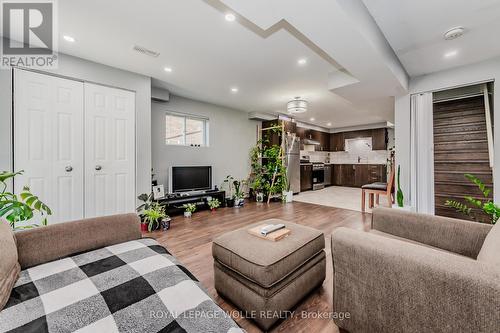 51 Newcastle Court, Kitchener, ON - Indoor Photo Showing Living Room