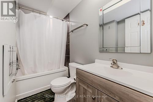 51 Newcastle Court, Kitchener, ON - Indoor Photo Showing Bathroom