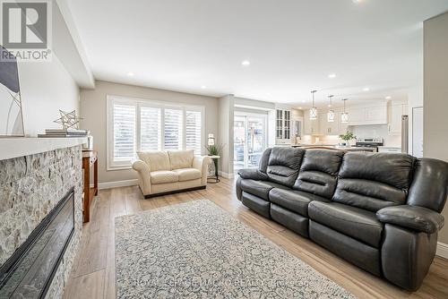 4870 Allan Court, Lincoln, ON - Indoor Photo Showing Living Room