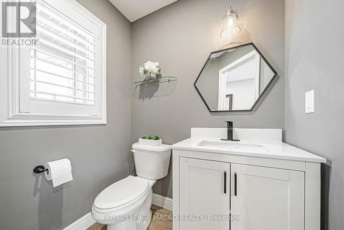 4870 Allan Court, Lincoln, ON - Indoor Photo Showing Bathroom