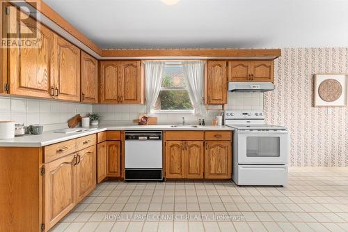 85 Dunmurray Boulevard, Toronto, ON - Indoor Photo Showing Kitchen