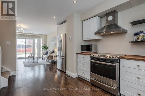 605 - 895 Maple Avenue, Burlington, ON - Indoor Photo Showing Kitchen With Stainless Steel Kitchen