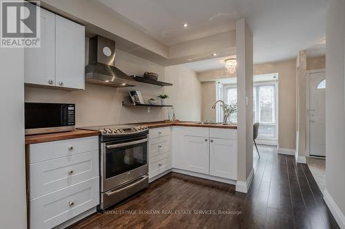 605 - 895 Maple Avenue, Burlington, ON - Indoor Photo Showing Kitchen