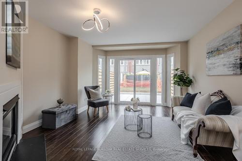 605 - 895 Maple Avenue, Burlington, ON - Indoor Photo Showing Living Room With Fireplace