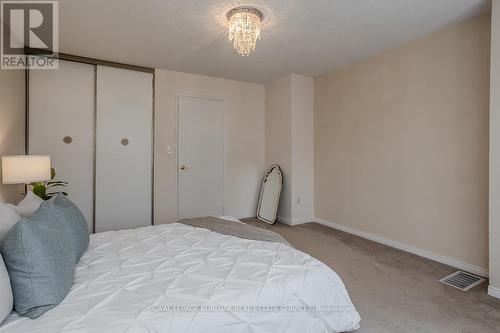 605 - 895 Maple Avenue, Burlington, ON - Indoor Photo Showing Bedroom